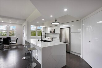 19900 E Country Club Dr, Unit 311 in Aventura, FL - Building Photo - Building Photo