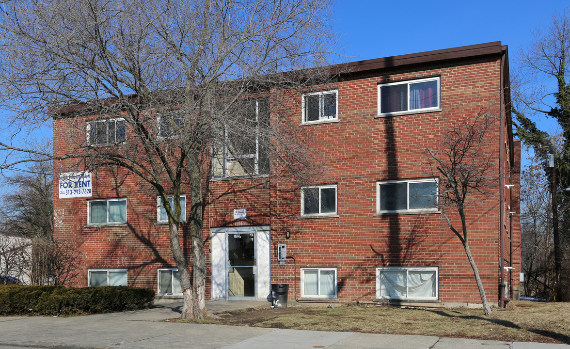 1118 Chapel St in Cincinnati, OH - Building Photo