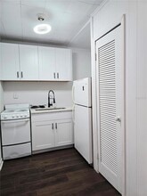 1300 77th Ave N in St. Petersburg, FL - Building Photo - Building Photo