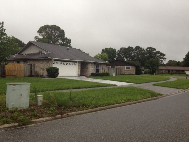 3775 Spring Lake Rd in Jacksonville, FL - Building Photo - Building Photo