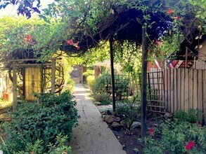 1758 Garfield Pl, Unit 1758 in Los Angeles, CA - Foto de edificio - Building Photo
