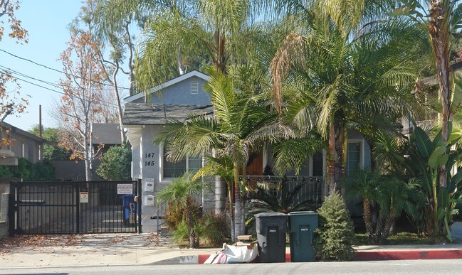 147 N Barranca Ave in Covina, CA - Foto de edificio - Building Photo