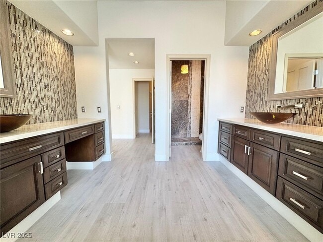 8753 Rainbow Ridge Dr
