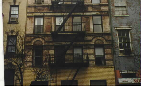 22 St Marks Pl in New York, NY - Building Photo - Building Photo