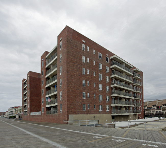 Lafayette Terrace in Long Beach, NY - Building Photo - Building Photo