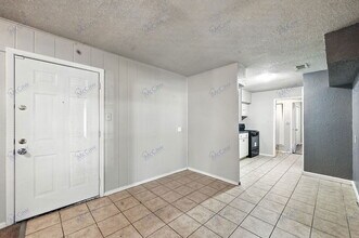 425 Highcrest Dr in Dallas, TX - Building Photo - Building Photo