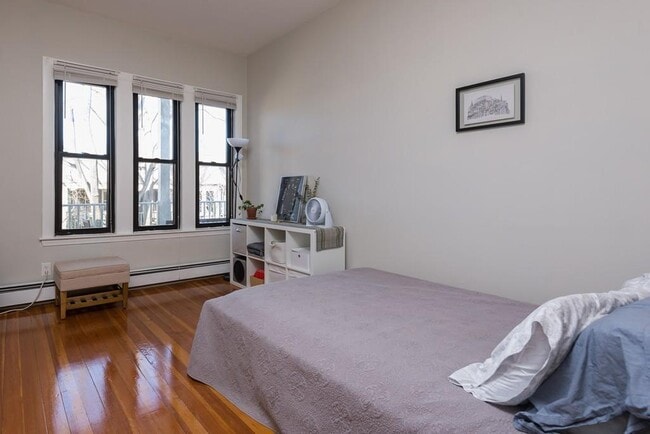 15 Trowbridge St, Unit #11 in Cambridge, MA - Foto de edificio - Building Photo