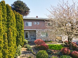 View Terrace Apartments in Everett, WA - Building Photo