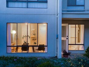 6 Captain Dr in Emeryville, CA - Building Photo - Building Photo