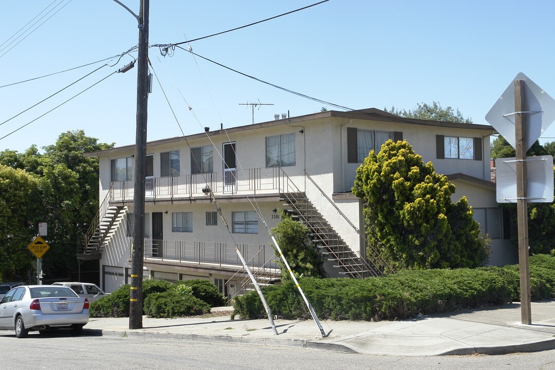 3201 Suter St in Oakland, CA - Building Photo