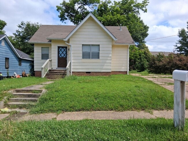 property at 318 Idlewild St