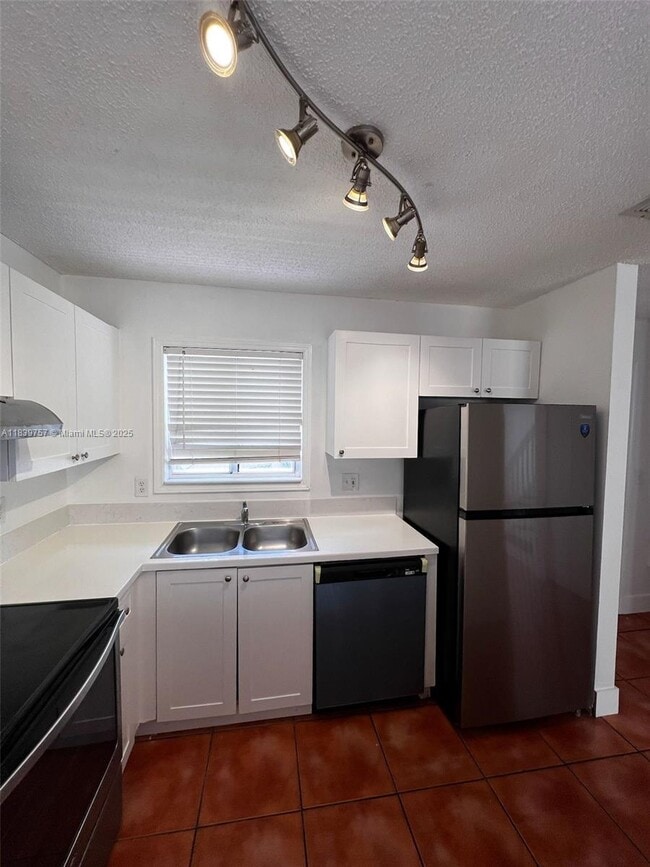 property at 6215 SW Kendale Lakes Cir