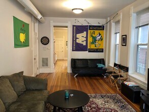 1323 N Wicker Park Ave, Unit 1 in Chicago, IL - Building Photo - Building Photo