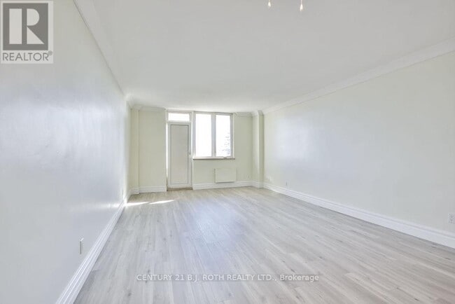 2 Grove St E in Barrie, ON - Building Photo - Building Photo