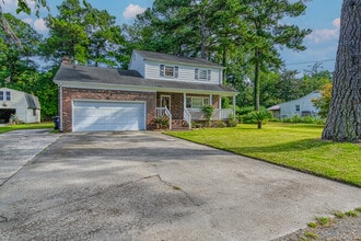 21 Bayview Dr in Poquoson, VA - Foto de edificio - Building Photo