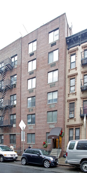 312 E 85th St in New York, NY - Building Photo