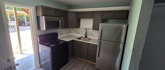 906 Sissom Rd, Unit 1