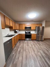 337 Williamsburg Pl in New Richmond, WI - Building Photo - Building Photo