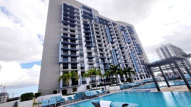 5350 NW 84th Ave in Doral, FL - Building Photo - Building Photo