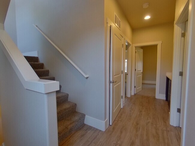 335 NW 25th St-Unit -102 in Corvallis, OR - Building Photo - Building Photo