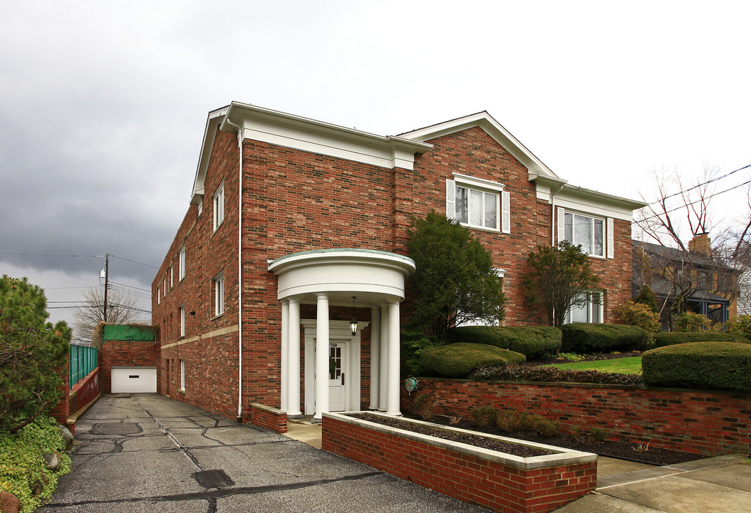 20759 Fairmount Cir in Cleveland, OH - Foto de edificio