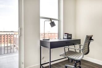 100 N Addison Ave in Elmhurst, IL - Foto de edificio - Building Photo