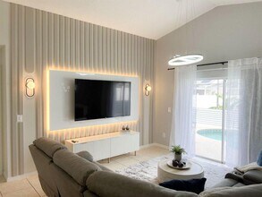 1648 Oak Hill Trail in Kissimmee, FL - Foto de edificio - Building Photo