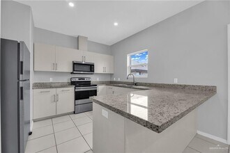 12 Paola St in Edinburg, TX - Building Photo - Building Photo