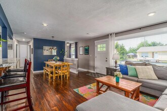 5604 N E St in Spokane, WA - Building Photo - Building Photo