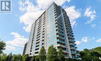 1055 Southdown Rd in Mississauga, ON - Building Photo