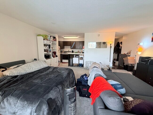 60 Longwood Ave, Unit 206 in Brookline, MA - Foto de edificio - Building Photo