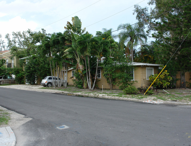 835 Las Olas Blvd in Fort Lauderdale, FL - Foto de edificio - Building Photo