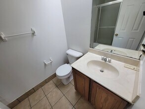 921 Wildwood Square Ct in Virginia Beach, VA - Building Photo - Building Photo