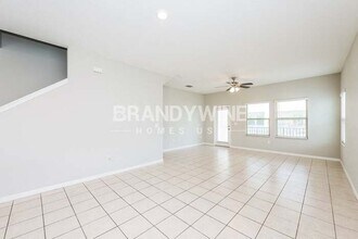 8660 Castillian Way in Port Richey, FL - Foto de edificio - Building Photo
