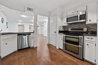 5530 Holly St in Houston, TX - Foto de edificio - Building Photo