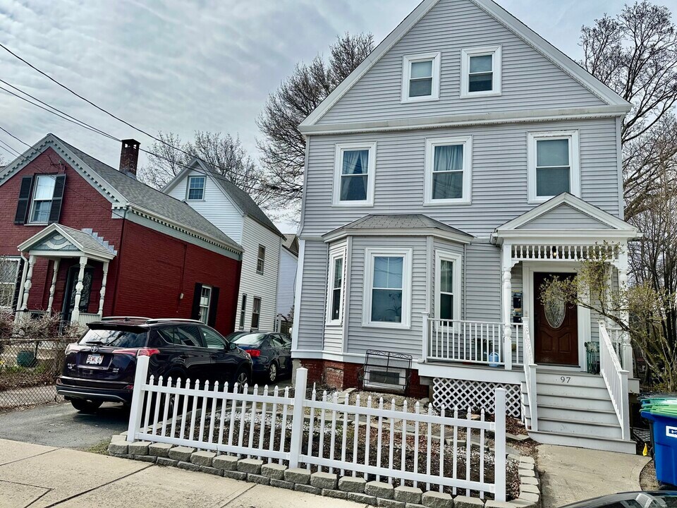 97 Dover St, Unit 2 in Somerville, MA - Building Photo