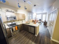 Building Photo - Highland Place Apartamentos in Denver, Colorado
