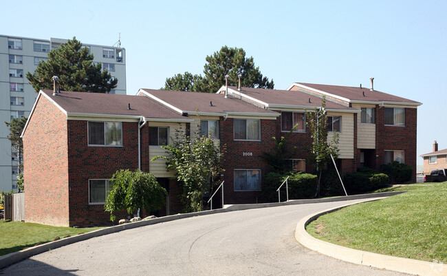 Fairway Place Townhomes in Toronto, ON - Building Photo - Building Photo