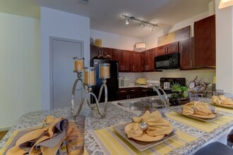 Volar Apartments in San Antonio, TX - Building Photo - Building Photo