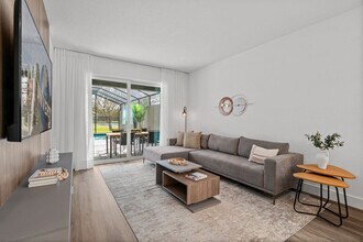 2470 Santorini Dr in Four Corners, FL - Foto de edificio - Building Photo