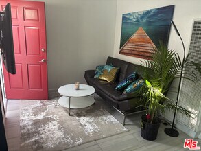 415 Rose Ave in Los Angeles, CA - Building Photo - Building Photo