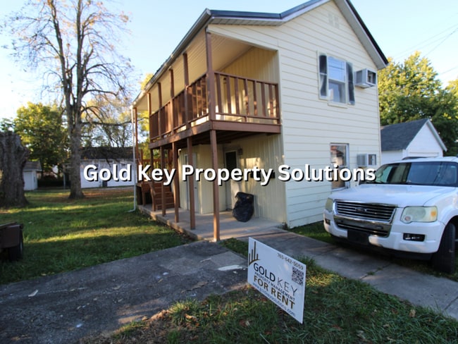 property at 919 E 6th St