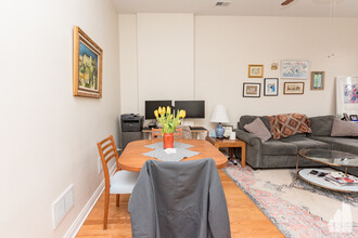 2702 W Thomas St in Chicago, IL - Building Photo - Building Photo