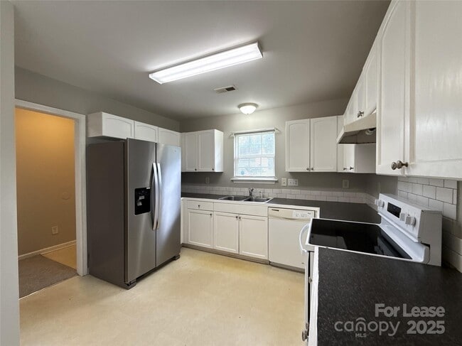 5522 Stone Bluff Ct in Charlotte, NC - Building Photo - Building Photo