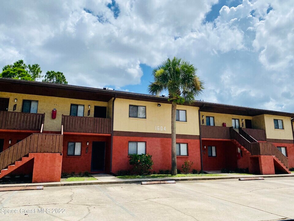 1604 University Ln in Cocoa, FL - Building Photo