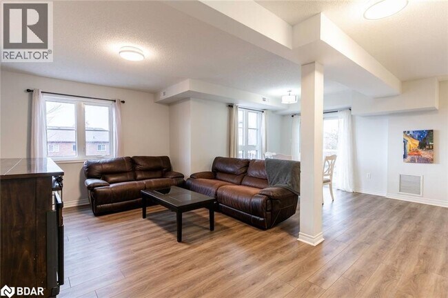 141 Sydenham Wells in Barrie, ON - Building Photo - Building Photo