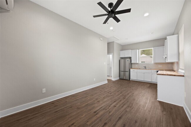 4384 Fiesta Ln in Houston, TX - Building Photo - Building Photo