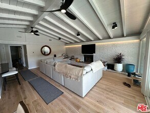 22428 Victory Blvd in Los Angeles, CA - Building Photo - Building Photo