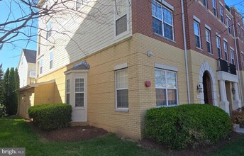 19404 Diamond Lake Dr in Leesburg, VA - Foto de edificio - Building Photo