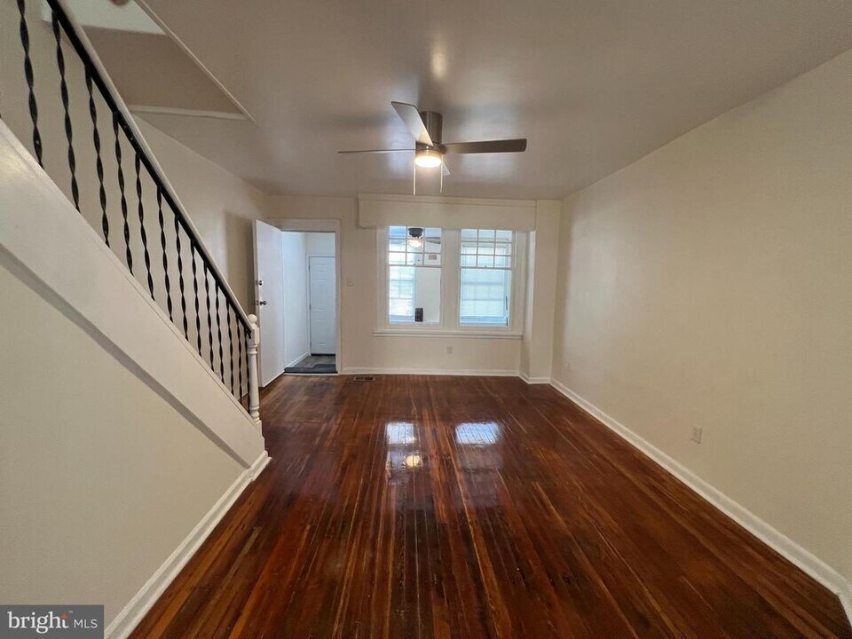 254 W Sheldon St in Philadelphia, PA - Building Photo